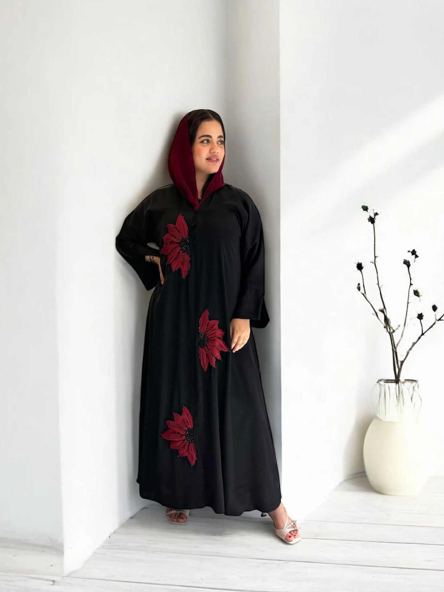 تفاصيل زهور أورجانزا فاخرة بلون عنابي | Luxurious maroon organza floral details