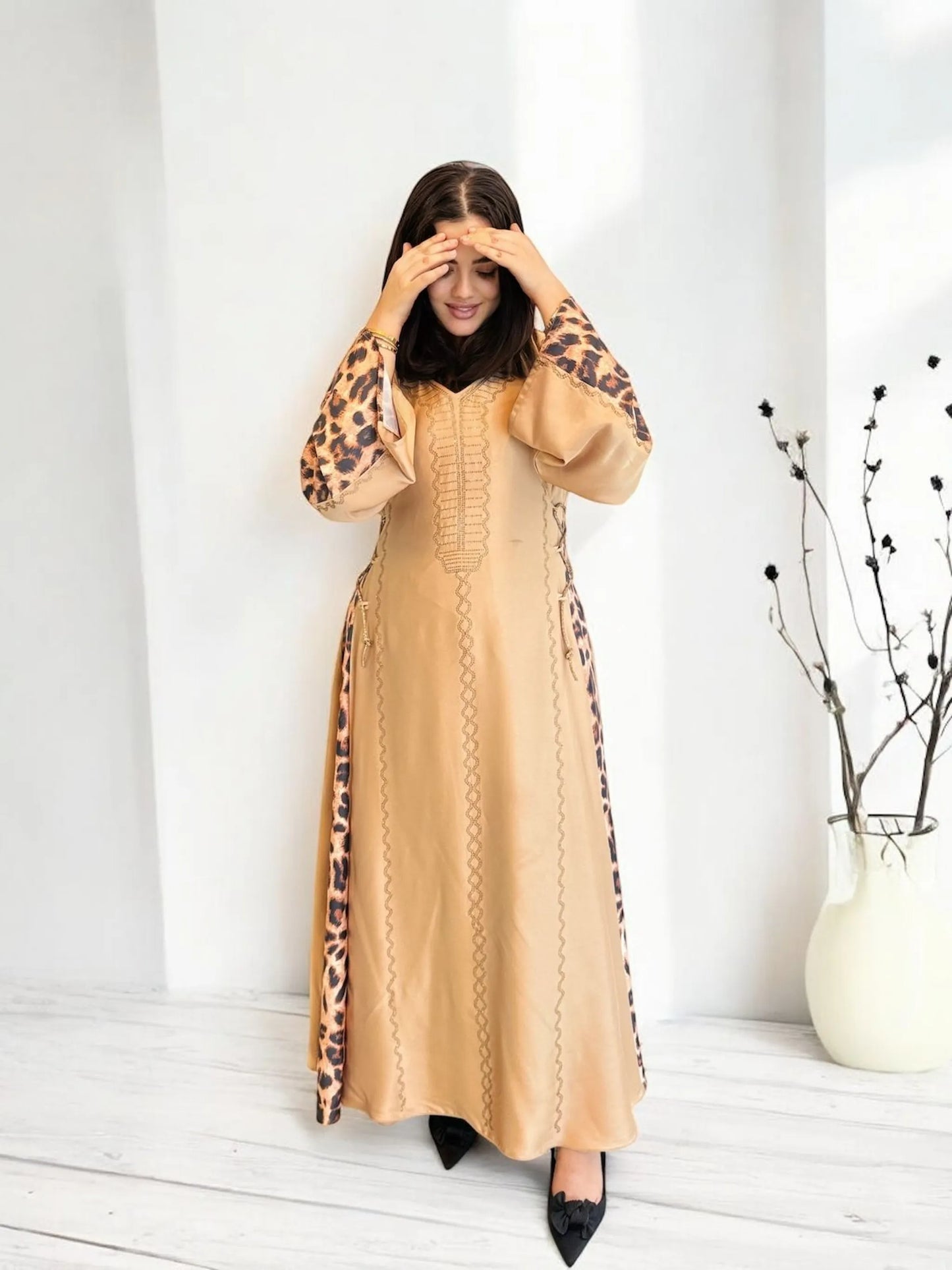عباية مريحة وعصرية للمرأة الأنيقة | Comfortable and trendy abaya for the modern woman
