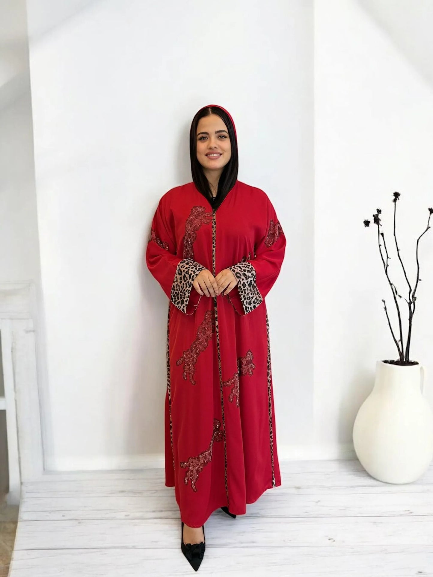 إطلالة واثقة تجمع بين الجاذبية والراحة | Confident look with bold flair and comfort