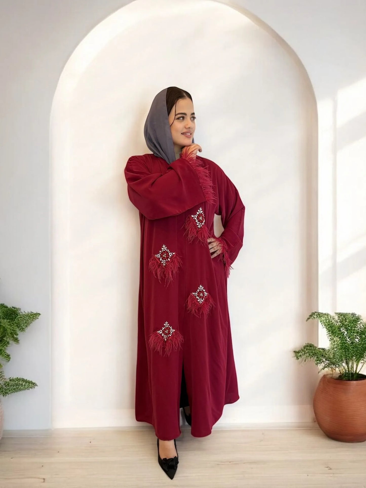 تفاصيل الريش تضيف حركة ساحرة للإطلالة | Feather accents adding graceful motion