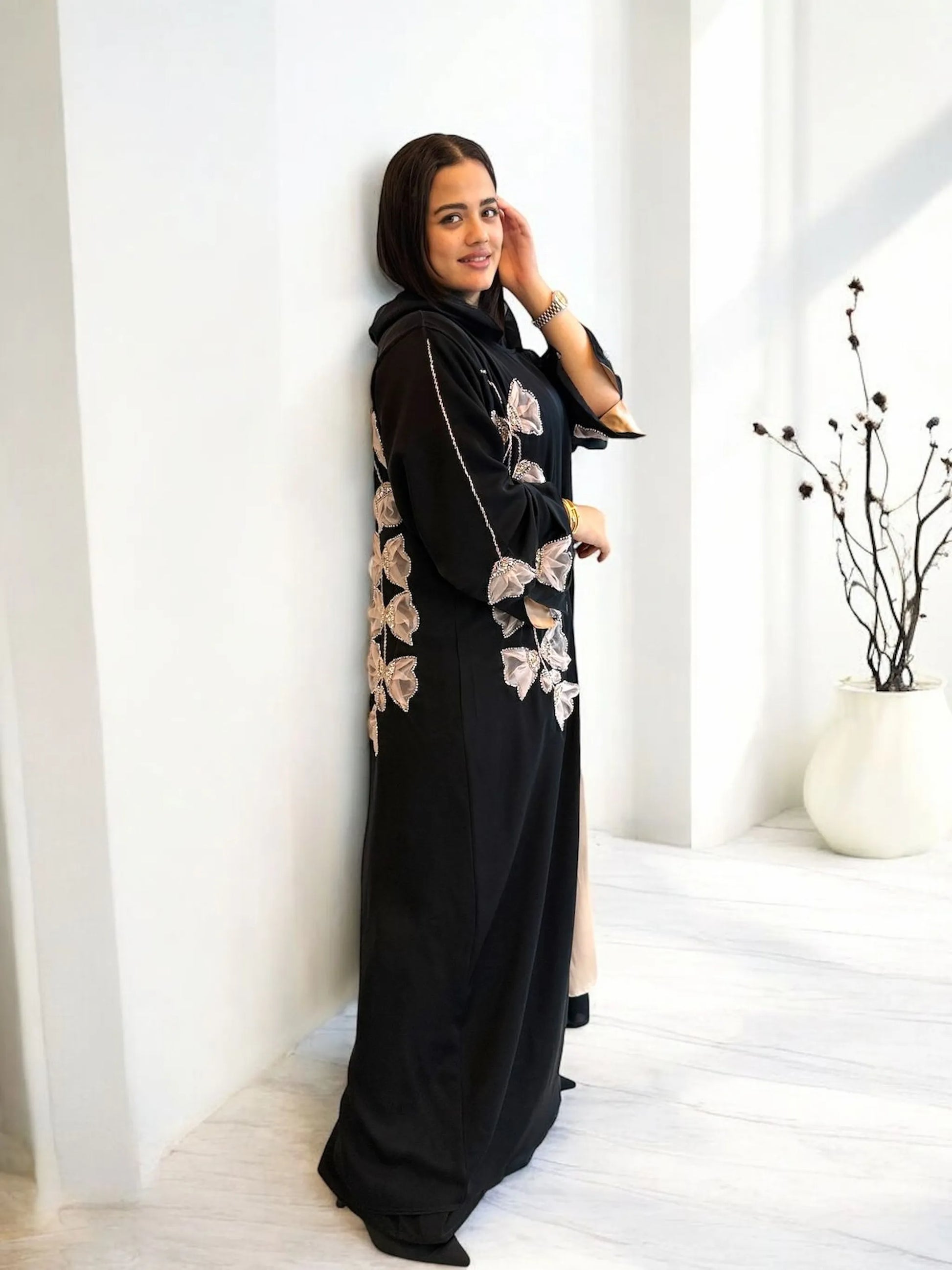 تصميم راقٍ ومثالي للإطلالات المسائية | Elegant formal abaya for evening looks