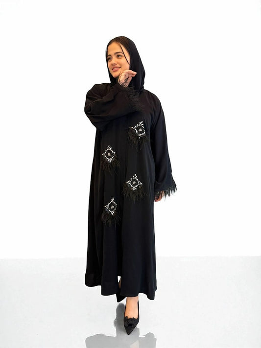 عباية سوداء بتطريز يدوي ولمسات ريش ناعم | Black abaya with crystal embroidery and feather touches