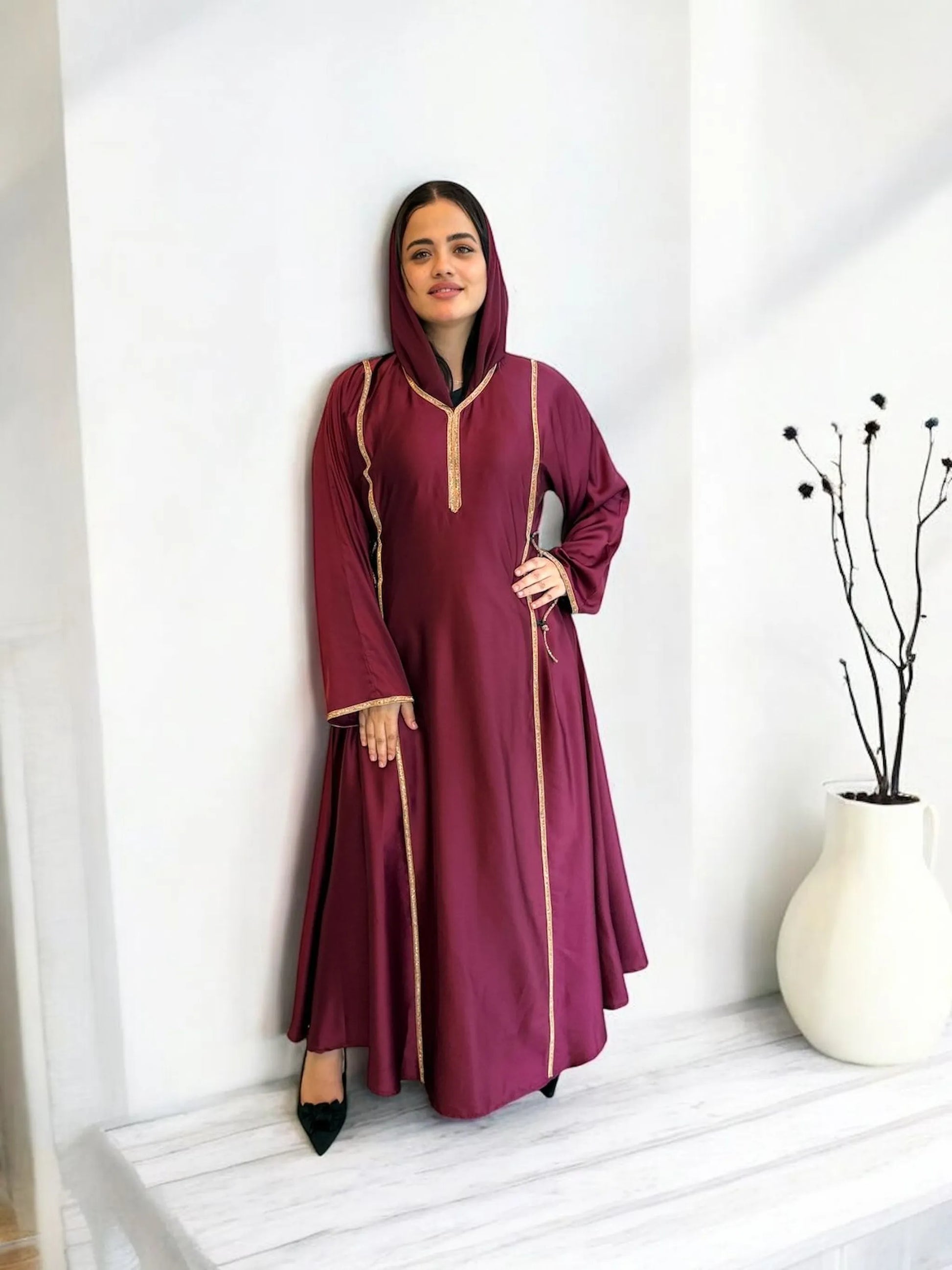عباية أنيقة تناسب جميع المناسبات | Elegant abaya for versatile occasions