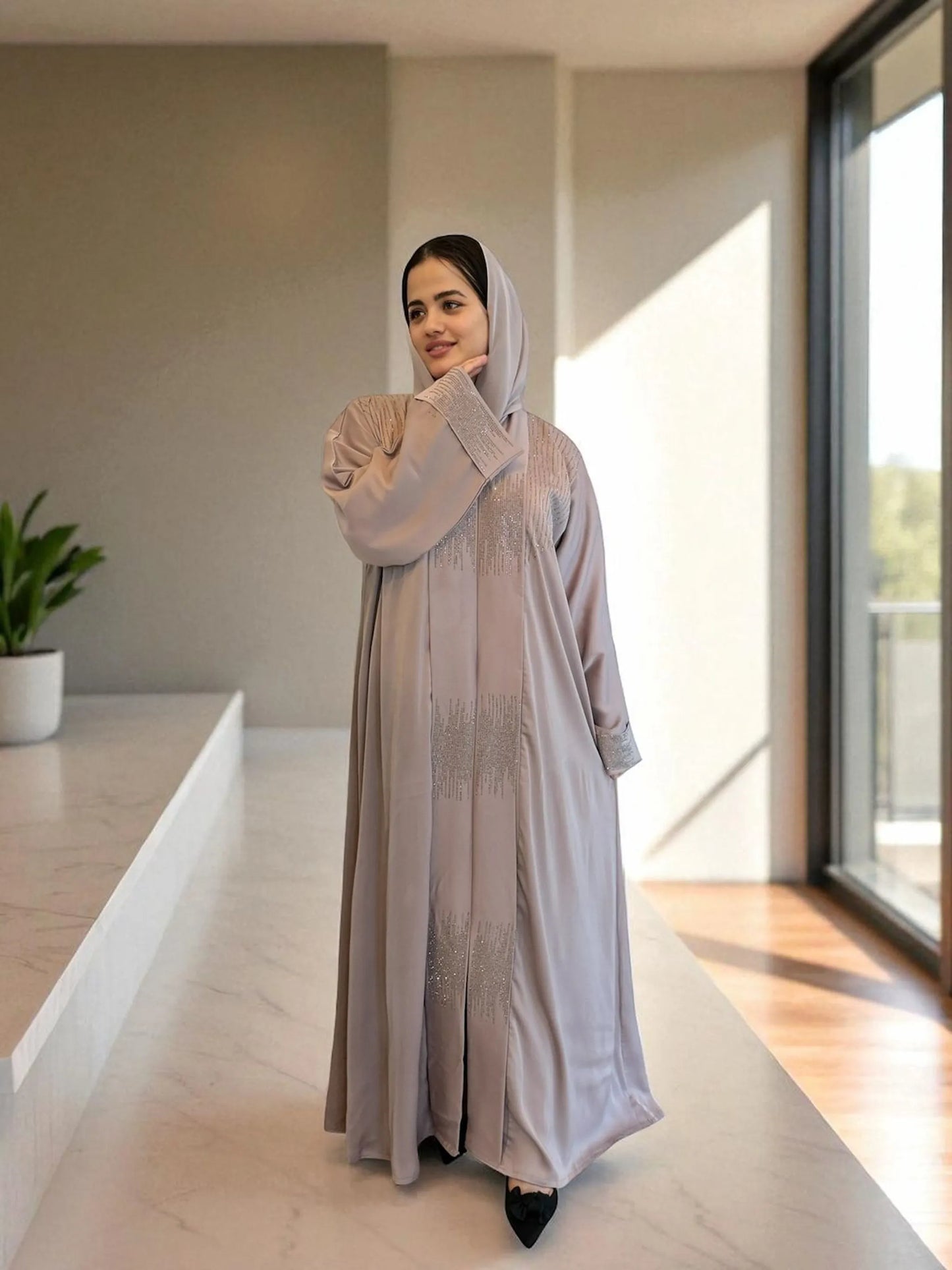 تفاصيل أنيقة على أطراف الأكمام المطرزة | Sophisticated embroidered cuffs