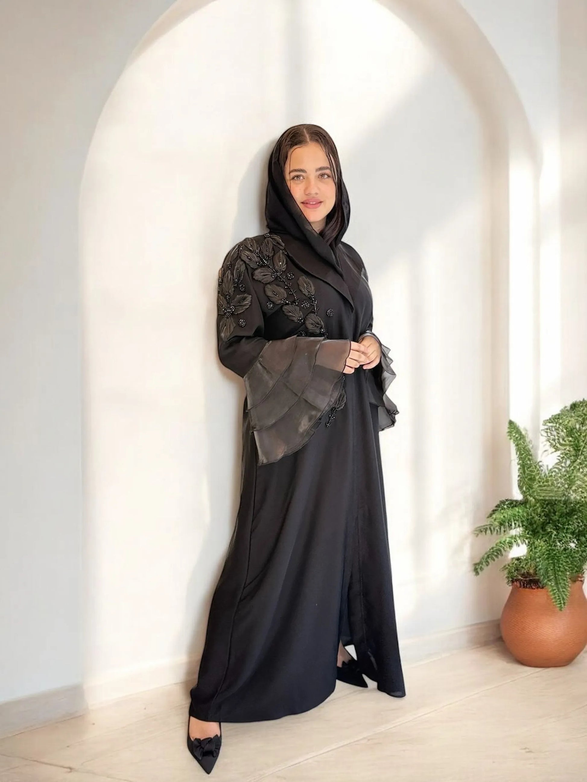 تصميم فخم وناعم مثالي للإطلالة اليومية | Elegant and modest black abaya for daily wear
