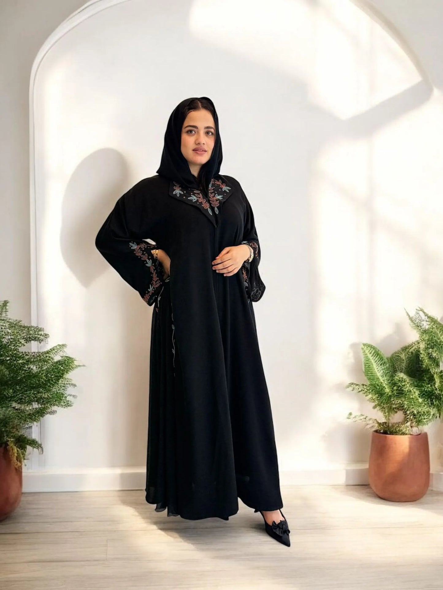 قماش اسود خفيف بلمسة فنية ناعمة | Lightweight nida fabric with soft artistic touches