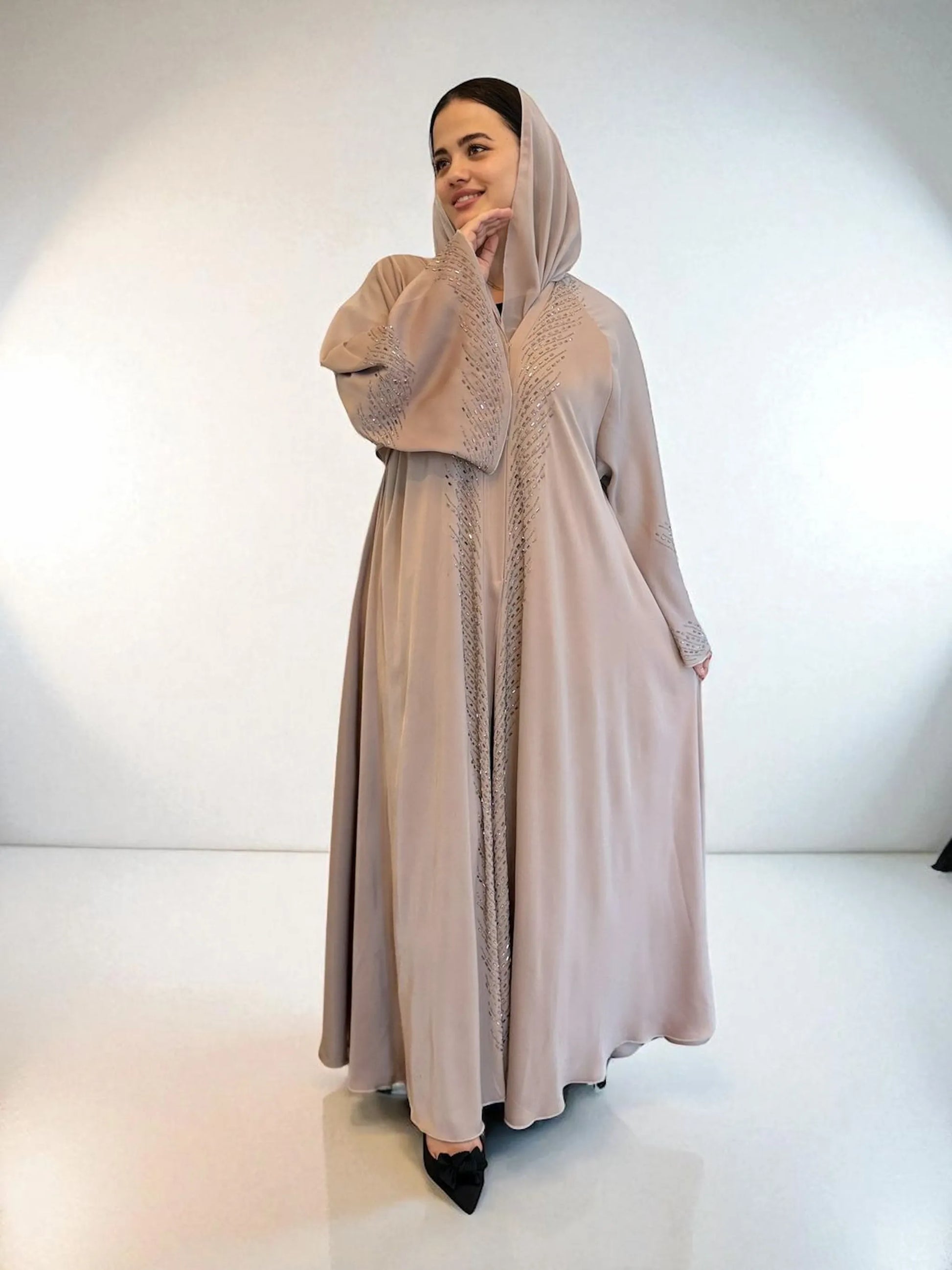 عباية واسعة ومريحة بلون بيج – Modest and breathable beige abaya