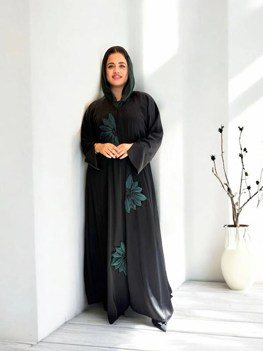 عباية سوداء بتطريز ورود خضراء يدوي | Black abaya with green hand-embroidered flowers