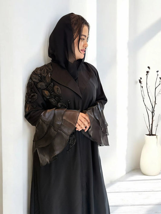 عباية سوداء ندي بأكمام أورجانزا طبقات وتطريز عند الكتف | Black nida abaya with layered organza sleeves and shoulder embroidery